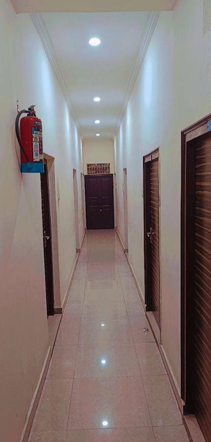 Hotel Bhagirath Varanasi Bagian luar foto