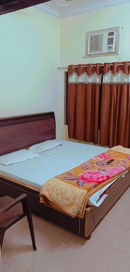 Hotel Bhagirath Varanasi Bagian luar foto